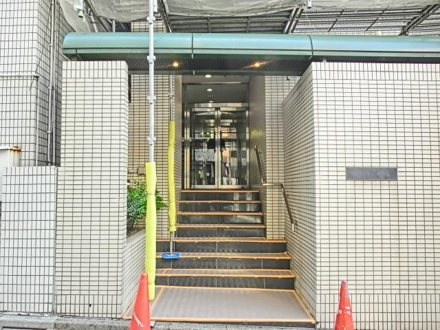 タウン・ハイム本駒込のエントランス