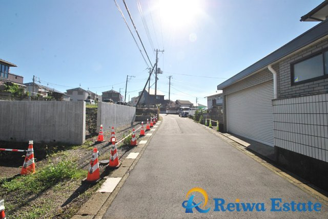 売地　高座郡寒川町岡田3丁目の前面道路含む現地写真