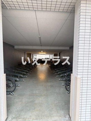 アドバンス神戸レイソレの駐車場
