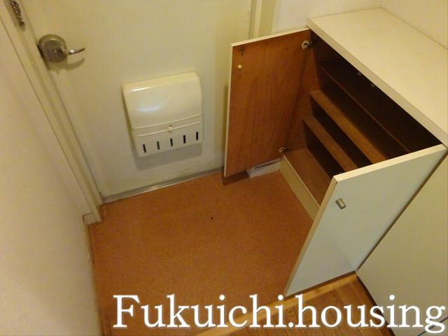 赤堤山渓ハイツの玄関