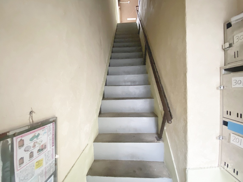 メゾン志賀のその他共用部分|共用階段です☆