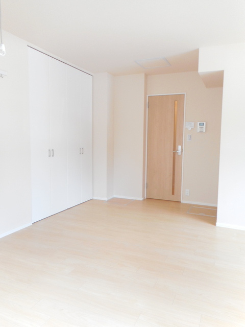 カーサスピーゴラの居間・リビング|1フロア2住居　全室角部屋