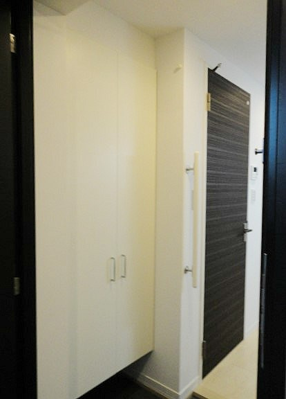 HOUSE PLUS ONEの玄関