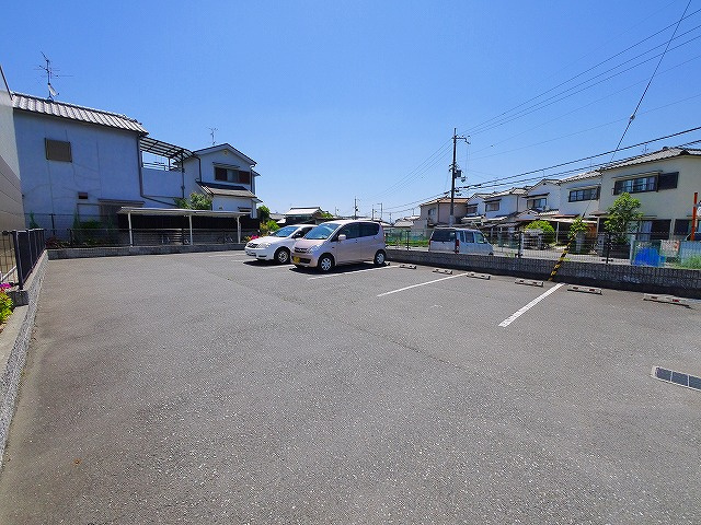 レオパレスオアシスの駐車場