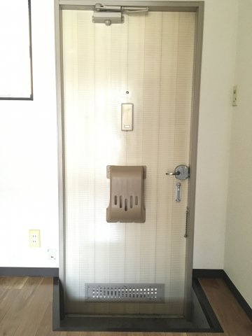 コーポみずくぼ　Ａ棟の玄関