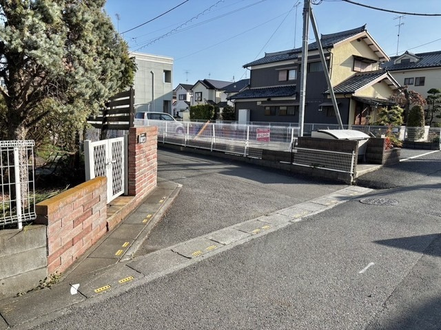 鴻巣市箕田　売地の前面道路含む現地写真