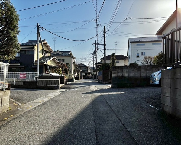 鴻巣市箕田　売地の前面道路含む現地写真