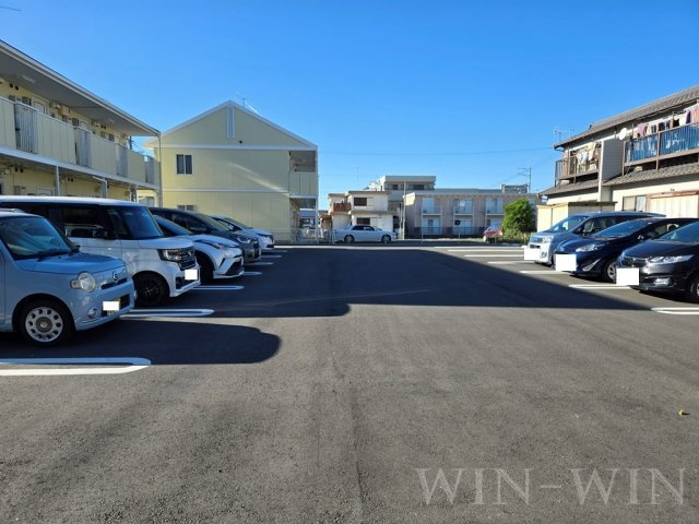 グリーンステージ中山 Bの駐車場