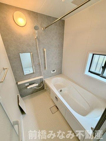 【新築】前橋市光が丘町　B号棟(全２棟)　ハートフルタウン　新築建売分譲の浴室|ゆったり過ごせるお風呂です