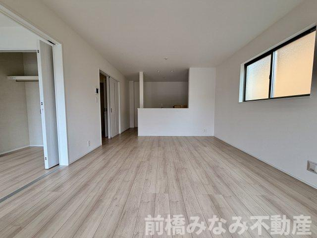【新築】前橋市光が丘町　B号棟(全２棟)　ハートフルタウン　新築建売分譲の居間・リビング|ゆったりとしたリビングです