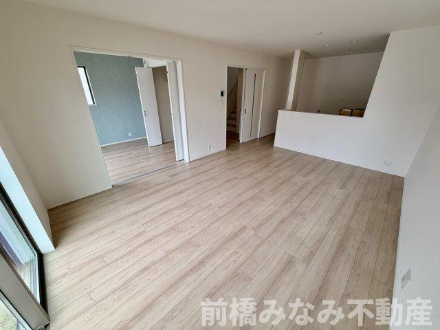 【新築】前橋市光が丘町　B号棟(全２棟)　ハートフルタウン　新築建売分譲の居間・リビング|ゆったりとした居間です