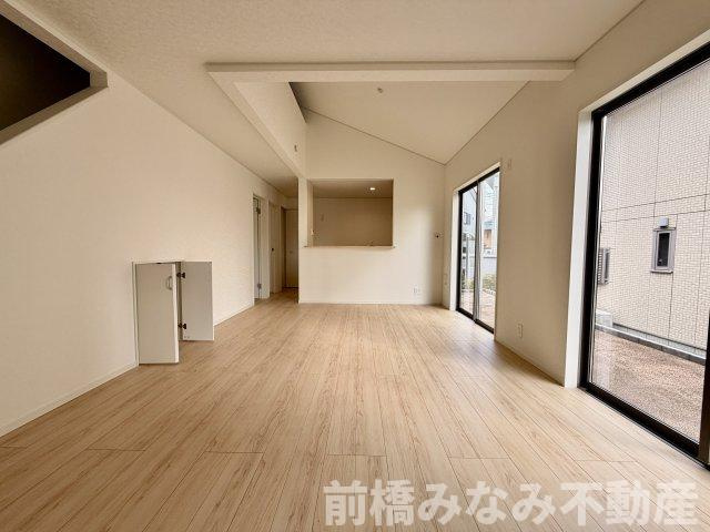 【新築平屋】前橋市稲荷新田町第3　１号棟(全４棟)　クレイドルガーデン　新築建売分譲の居間・リビング|ゆったり過ごせるリビングです