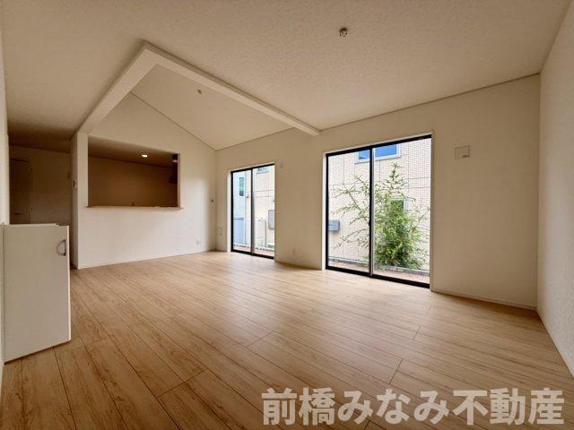 【新築平屋】前橋市稲荷新田町第3　１号棟(全４棟)　クレイドルガーデン　新築建売分譲の居間・リビング|ゆったりとした居間です