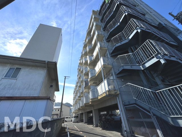 ヴィゴラス壱番館の駐車場