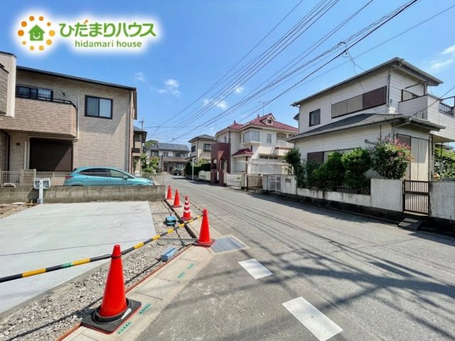 上尾市井戸木3丁目　新築戸建　ブルーミング01の前面道路含む現地写真|9/21撮影
※空は加工しています