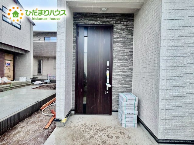 上尾市井戸木3丁目　新築戸建　ブルーミング01の玄関