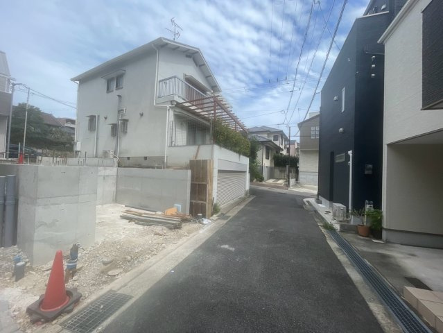 【前面道路含む現地写真】の画像