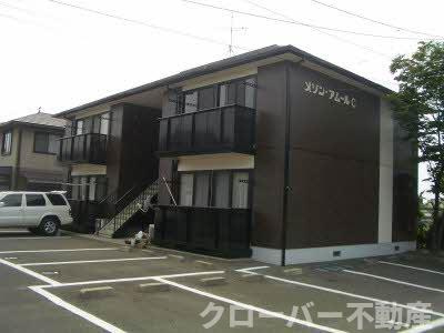 メゾン・アムール C棟の駐車場