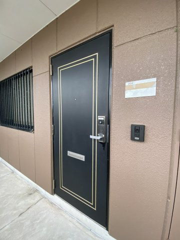 THE ROYALの玄関