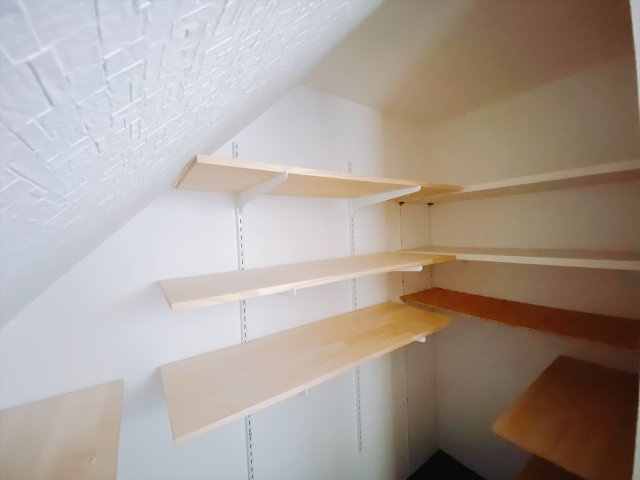 【中古戸建】前橋市青柳町の独立洗面台|■洗面室｜リネンスペースには、タオルやバスタオル・着替えなどが置けるので大変便利です♪買い置きした洗剤もしまえてどんな時も綺麗な状態を保てます♪