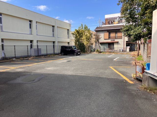 ブランルージュ相生の駐車場