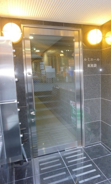 ルミエール東池袋のエントランス
