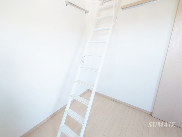 エクセル十条の設備|ロフトに上がる階段です☆