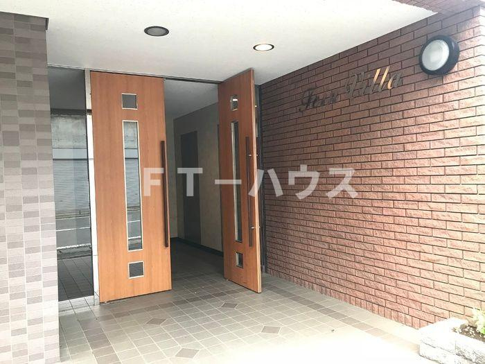ファイン　ヴィラのエントランス