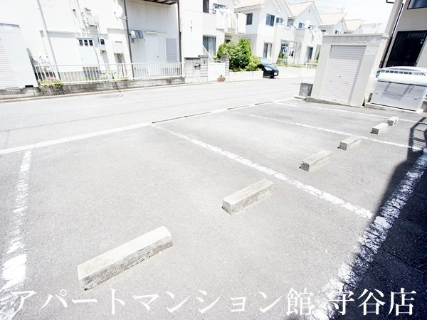 シルキーハイツの駐車場