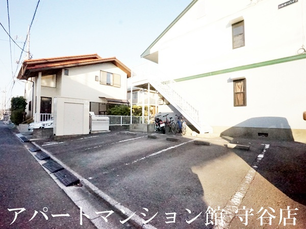シルキーハイツの駐車場