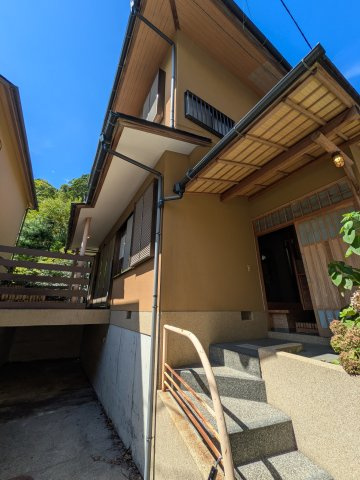 熱海市西山町　川のせせらぎを聞きながらの外観
