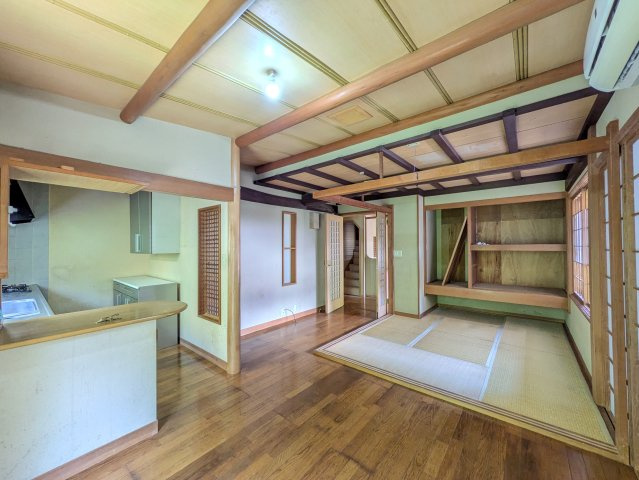 熱海市西山町　川のせせらぎを聞きながらの居間・リビング