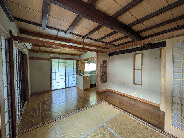 熱海市西山町　川のせせらぎを聞きながらの居間・リビング