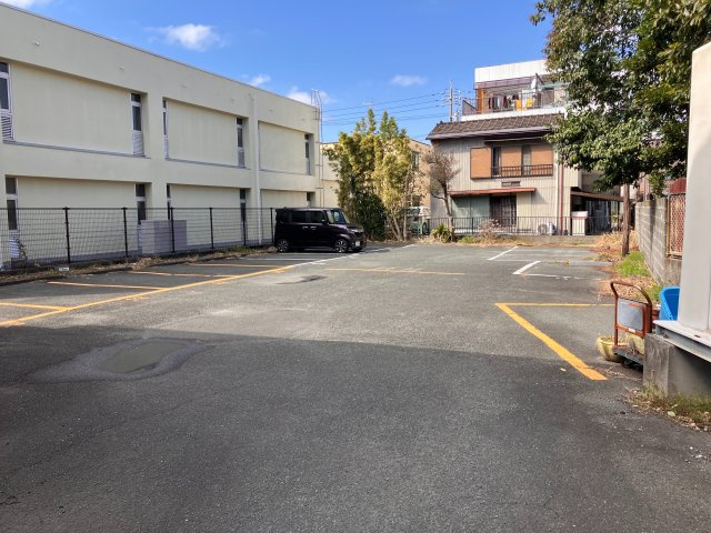 ブランルージュ相生の駐車場