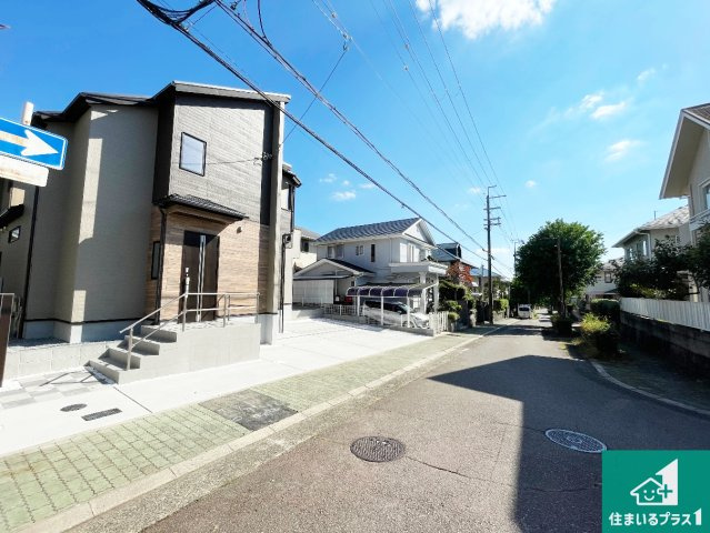 ■24日(土)25日(日)現地ご見学可能！　豊能郡豊能町新光風台　第2期　限定1邸の前面道路含む現地写真|周辺は閑静な住宅街！前面道路広々で車の出し入れも便利です。駐車が苦手な方でも安心して車庫入れできます！
