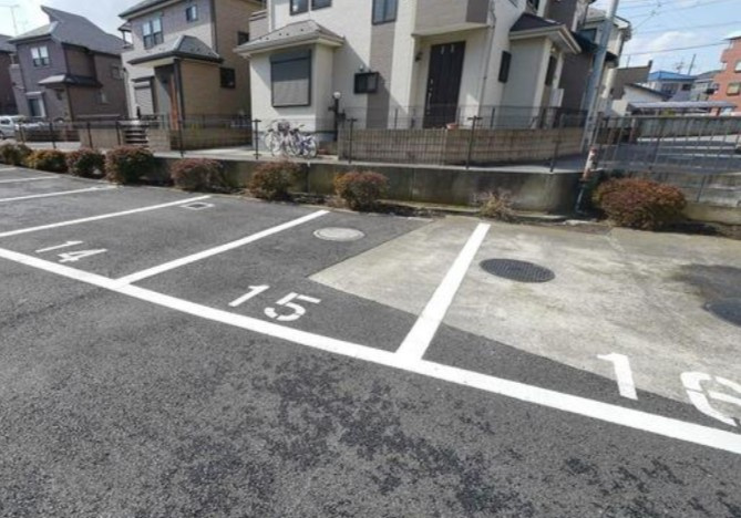入間市大字下藤沢の賃貸マンションの駐車場