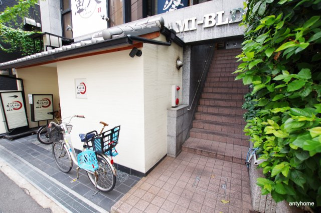 タカミビル　仲介手数料無料のエントランス