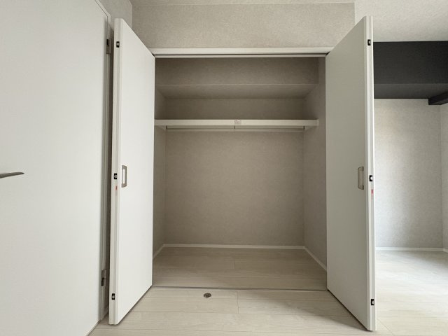 ホワイトキャッスル二島の収納|収納力のあるクローゼットを完備！衣類や荷物をすっきり整理できます♪