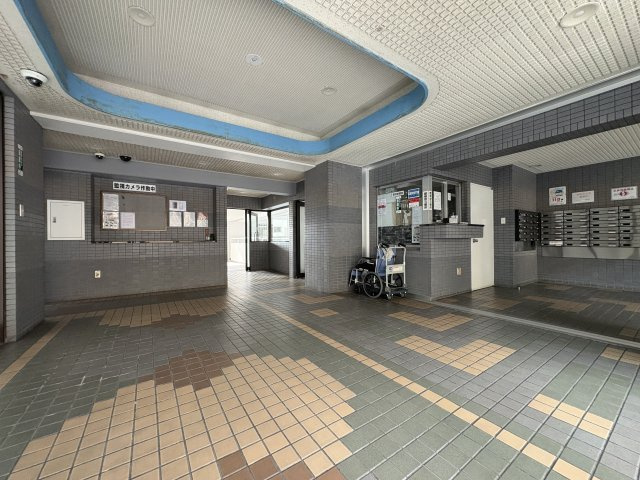 ホワイトキャッスル二島のエントランス|落ち着いた雰囲気のエントランス♪住まいの顔となる素敵な共用スペースです♪