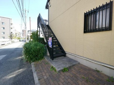 さいたま市南区白幡４丁目のアパートのエントランス