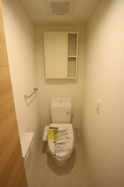 温水洗浄便座付きのトイレです♪