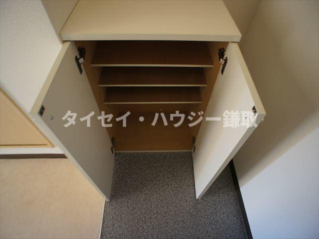 カムフォート登戸Ⅱの玄関|下駄箱完備！