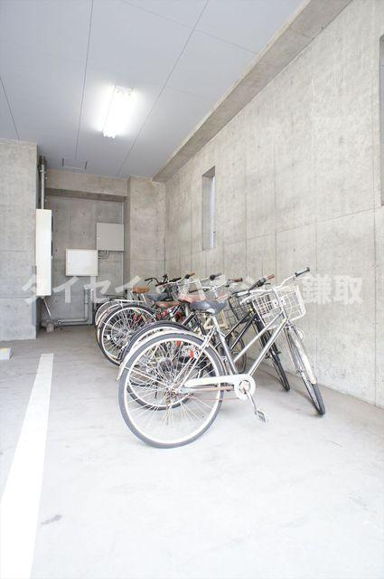 カムフォート登戸Ⅱのその他共用部分|★屋根付の自転車駐輪スペース