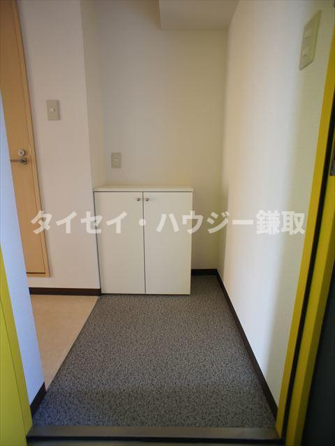 カムフォート登戸Ⅱの玄関|スタイリッシュな内装です。