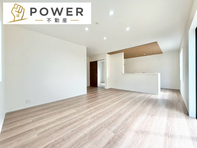 リーブルガーデン　豊田市畝部西町の居間・リビング|家族が自然と集まる広々としたリビング。お子様の成長を見守りながら過ごせます。									
									