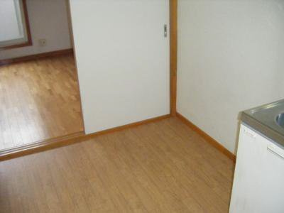 ライトハウスＡ・B棟のその他|キッチン周りゆったりしてます