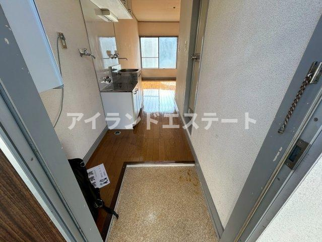 10FLATS　駅近　ペット相談　室内洗濯機置場　敷金・礼金0の玄関
