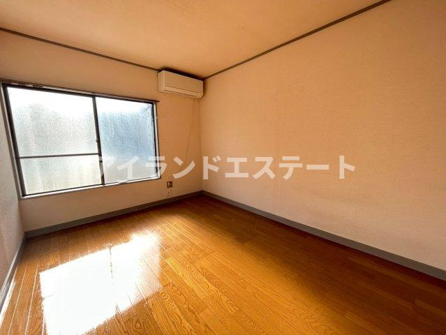10FLATS　駅近　ペット相談　室内洗濯機置場　敷金・礼金0の居間・リビング