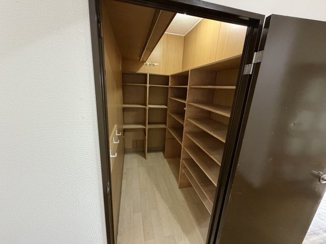 我孫子市布佐平和台駅前マンションウイングB棟309号の収納|有ると嬉しい納戸です