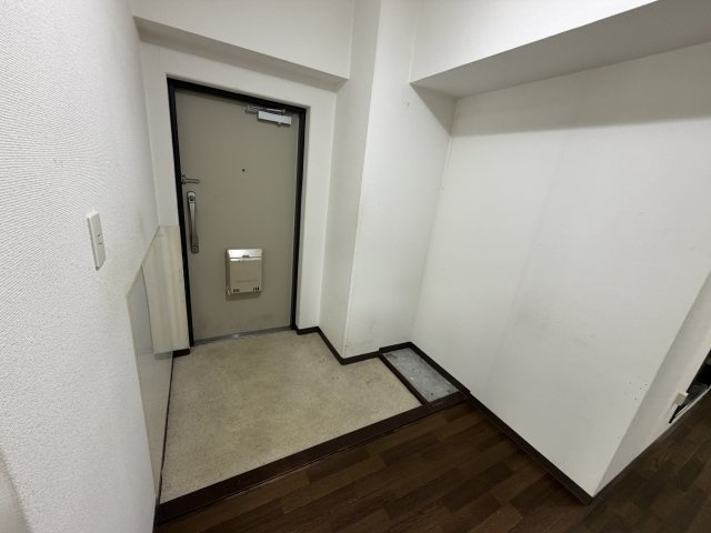 我孫子市布佐平和台駅前マンションウイングB棟309号の玄関|ゆったりとした玄関です